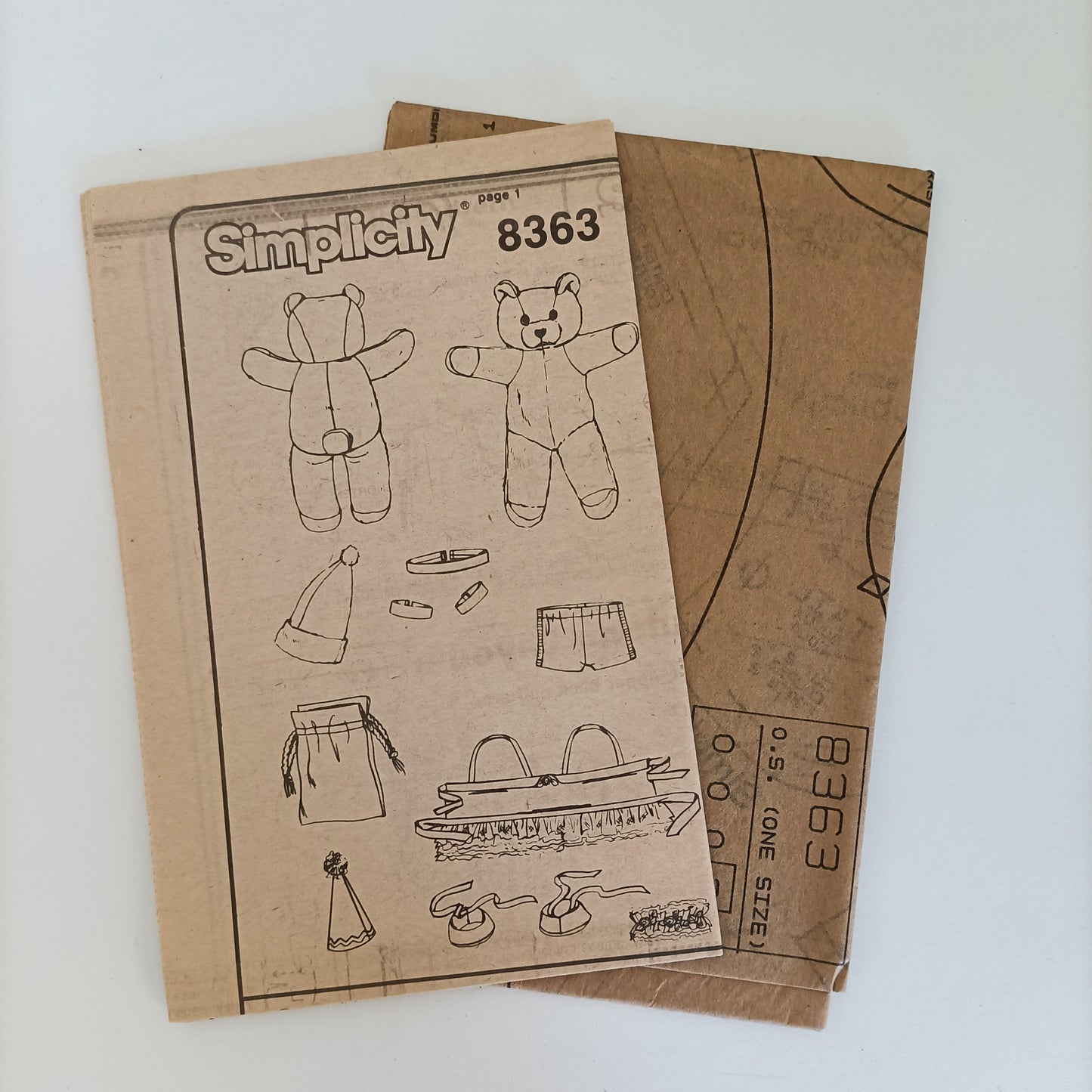 Simplicity 8363, Stuffed bears and accessories pattern